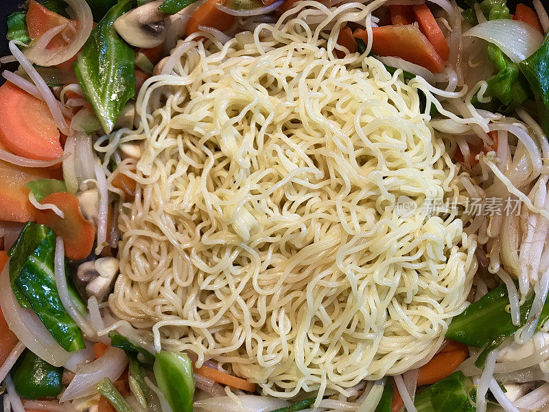 Yakisoba noodles